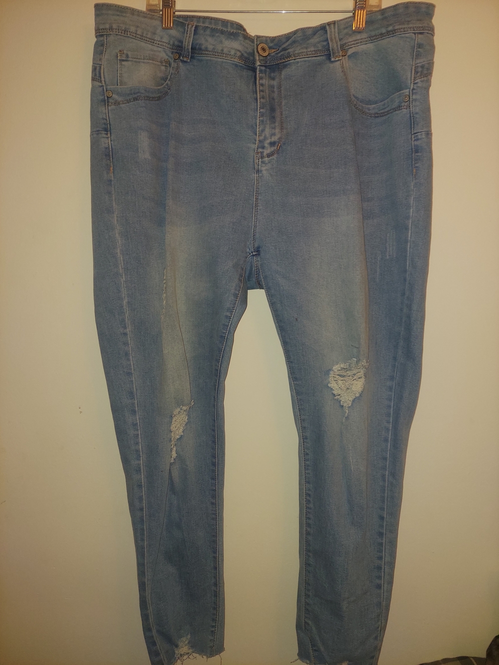 Light Wash Skinny Ripped Jeans for Women